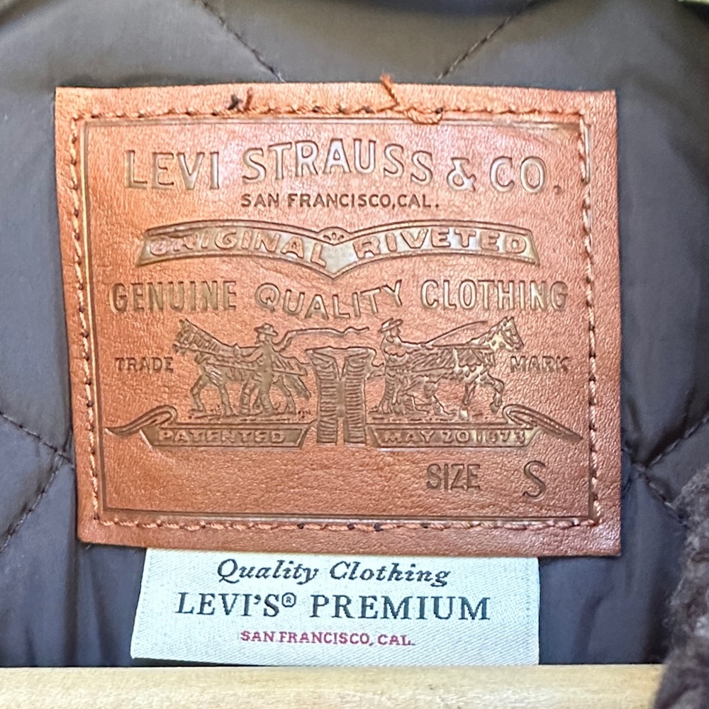 Levi's Black Quilted Jacket with Brown Leather Patch - Picture 2 of 4